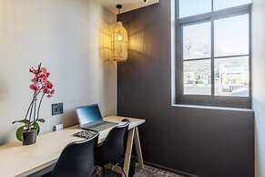 East City Modern Apt Co-working