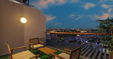 LUX  The Palm View Studio