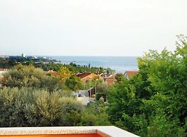 Apartment With Terrace and Garden Access