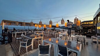 Lamoya Suites