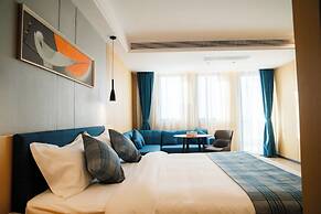Ellie Hotel