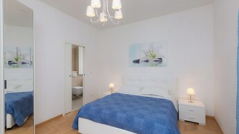 Rental in Rome Karan's Suite Apartment