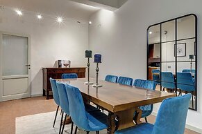 Pergola Apartment by Mamo Florence