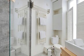 Spacious Apartment 2br/4p - Republique