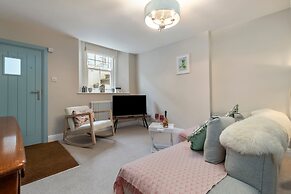 1 Belmont - Town Centre Close to Beach Shops