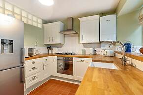 1 Belmont - Town Centre Close to Beach Shops