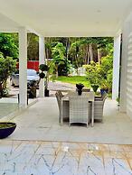 Beautiful Villa Between Jungle