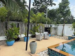 Beautiful Villa Between Jungle