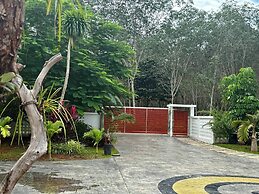 Beautiful Villa Between Jungle