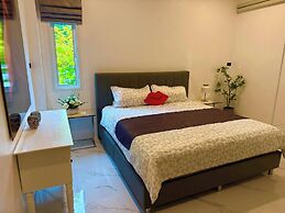 Beautiful Villa Between Jungle
