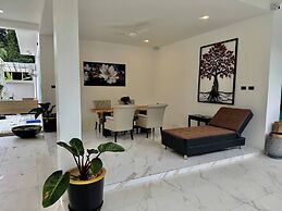 Beautiful Villa Between Jungle