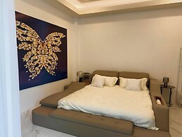 Beautiful Villa Between Jungle
