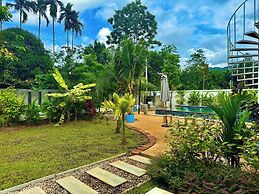 Beautiful Villa Between Jungle