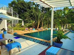 Beautiful Villa Between Jungle