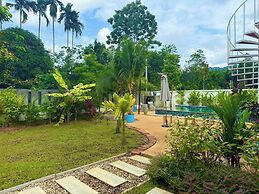 Beautiful Villa Between Jungle