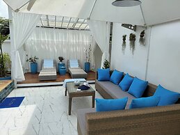 Beautiful Villa Between Jungle