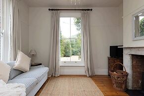 House Annexe Sleeps 18 Heated Pool