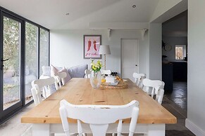 House Annexe Sleeps 18 Heated Pool