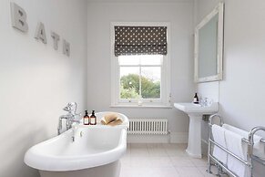 House Annexe Sleeps 18 Heated Pool