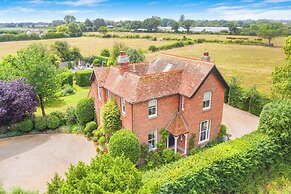 House Annexe Sleeps 18 Heated Pool