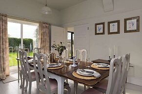 House Annexe Sleeps 18 Heated Pool