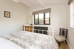 House Annexe Sleeps 18 Heated Pool