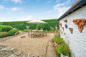 House Annexe Sleeps 18 Heated Pool