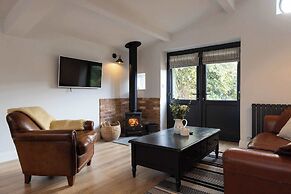 House Annexe Sleeps 18 Heated Pool