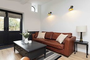 House Annexe Sleeps 18 Heated Pool