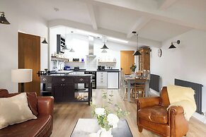 House Annexe Sleeps 18 Heated Pool