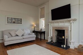 House Annexe Sleeps 18 Heated Pool