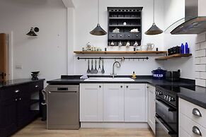 House Annexe Sleeps 18 Heated Pool