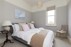 House Annexe Sleeps 18 Heated Pool