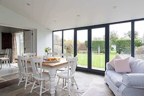 House Annexe Sleeps 18 Heated Pool