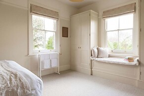 House Annexe Sleeps 18 Heated Pool