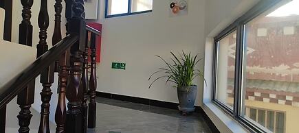 Shangri-La Chenxia Courtyard Homestay