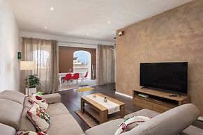Luxury 3BR APT with Terrace & Views