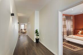 Luxury 3BR APT with Terrace & Views