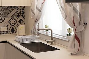Luxury 3BR APT with Terrace & Views