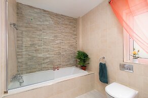 Luxury 3BR APT with Terrace & Views