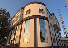 Hotel Girraj Inn