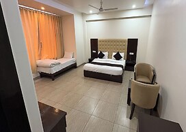 Hotel Girraj Inn