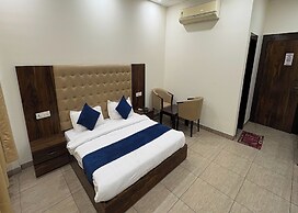 Hotel Girraj Inn