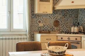 Emilia Suite Home