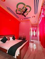 Hotel The Viraj Palace
