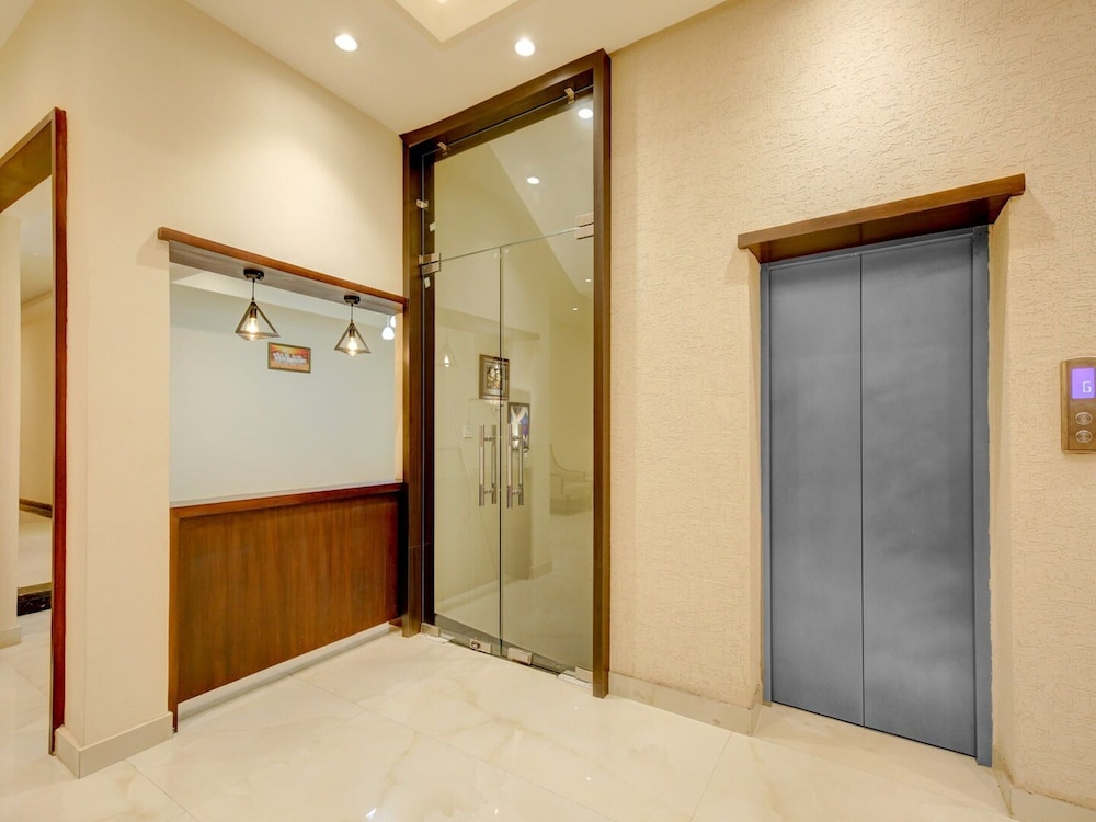 Collection O Ovel Hotel Grand