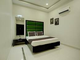 Collection O Ovel Hotel Grand