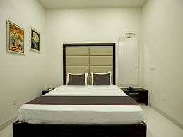 Collection O Ovel Hotel Grand