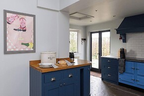 Victorian House Sleeps 14 Pool and Gardens