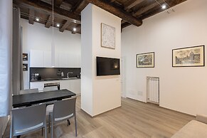 Rental in Rome Navona Modern Apartment